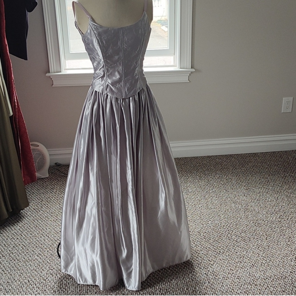 Pearl lavender gown juniors size 3